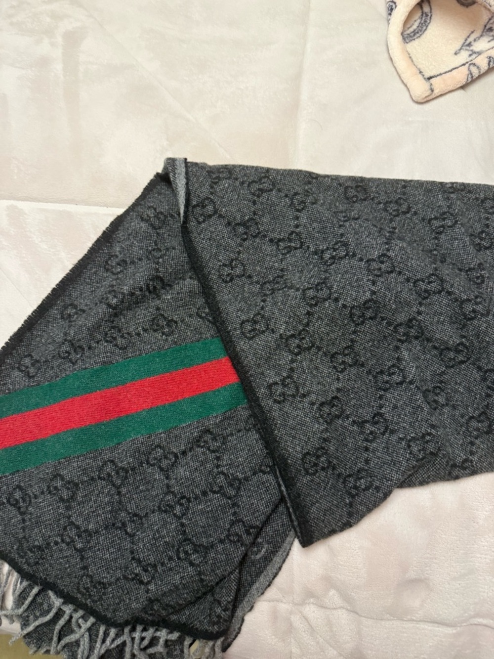 Gucci Black Wool Scarf with Green & Red Stripe - Picture 4 of 7